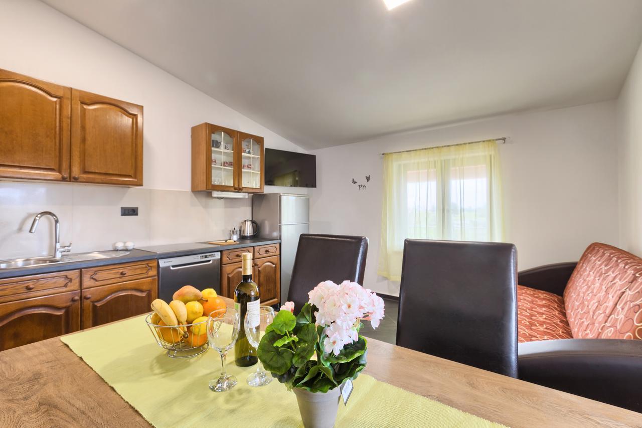 Apartments Ines Пула Екстериор снимка