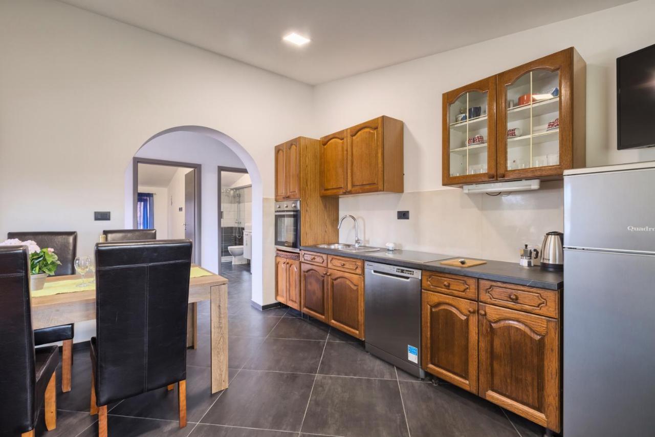 Apartments Ines Пула Екстериор снимка