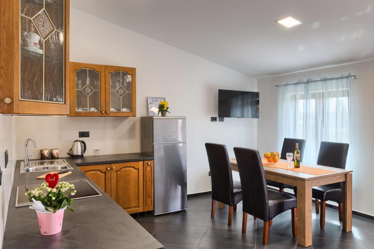 Apartments Ines Пула Екстериор снимка